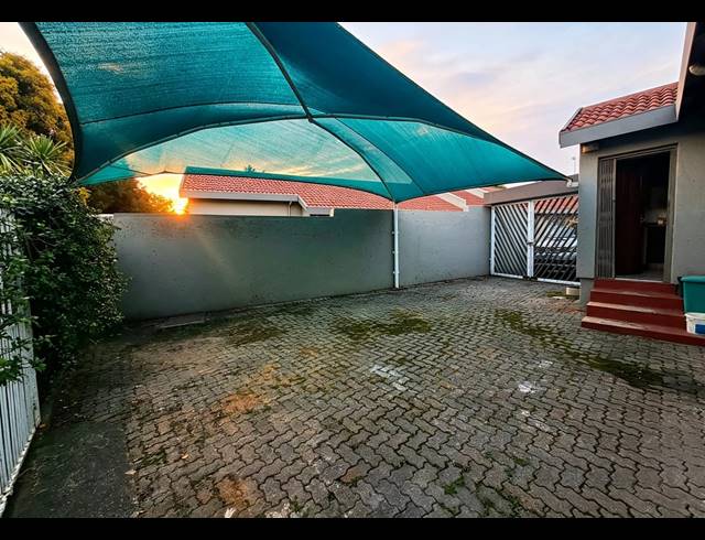 3 BEDROOM TOWNHOUSE FOR SALE IN VANDERBIJLPARK SE 3